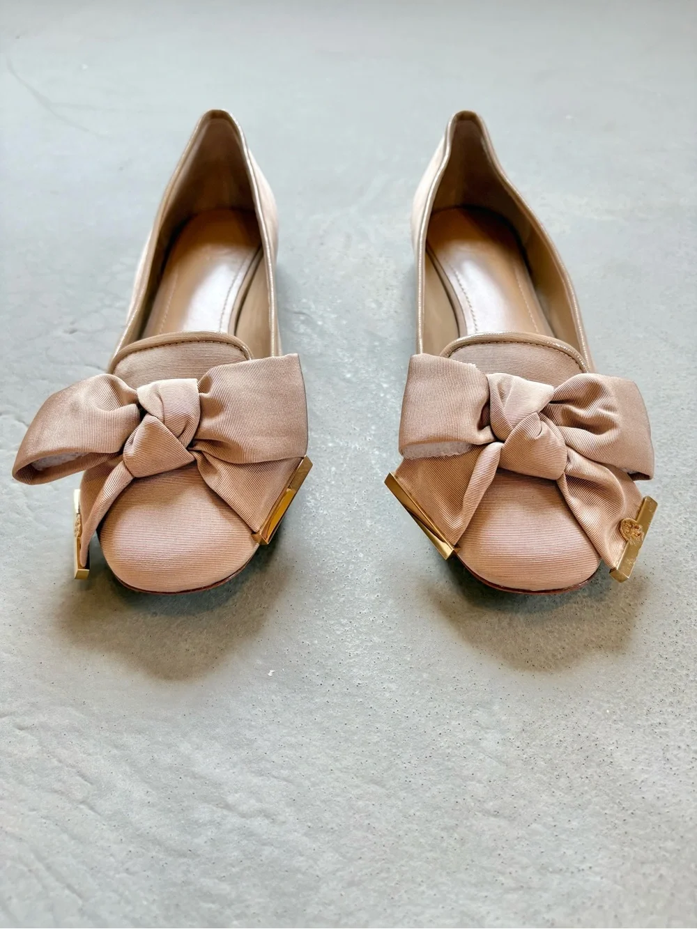 Tory Burch Bow Detail Flats in Neutral Beige Tan size 8.5